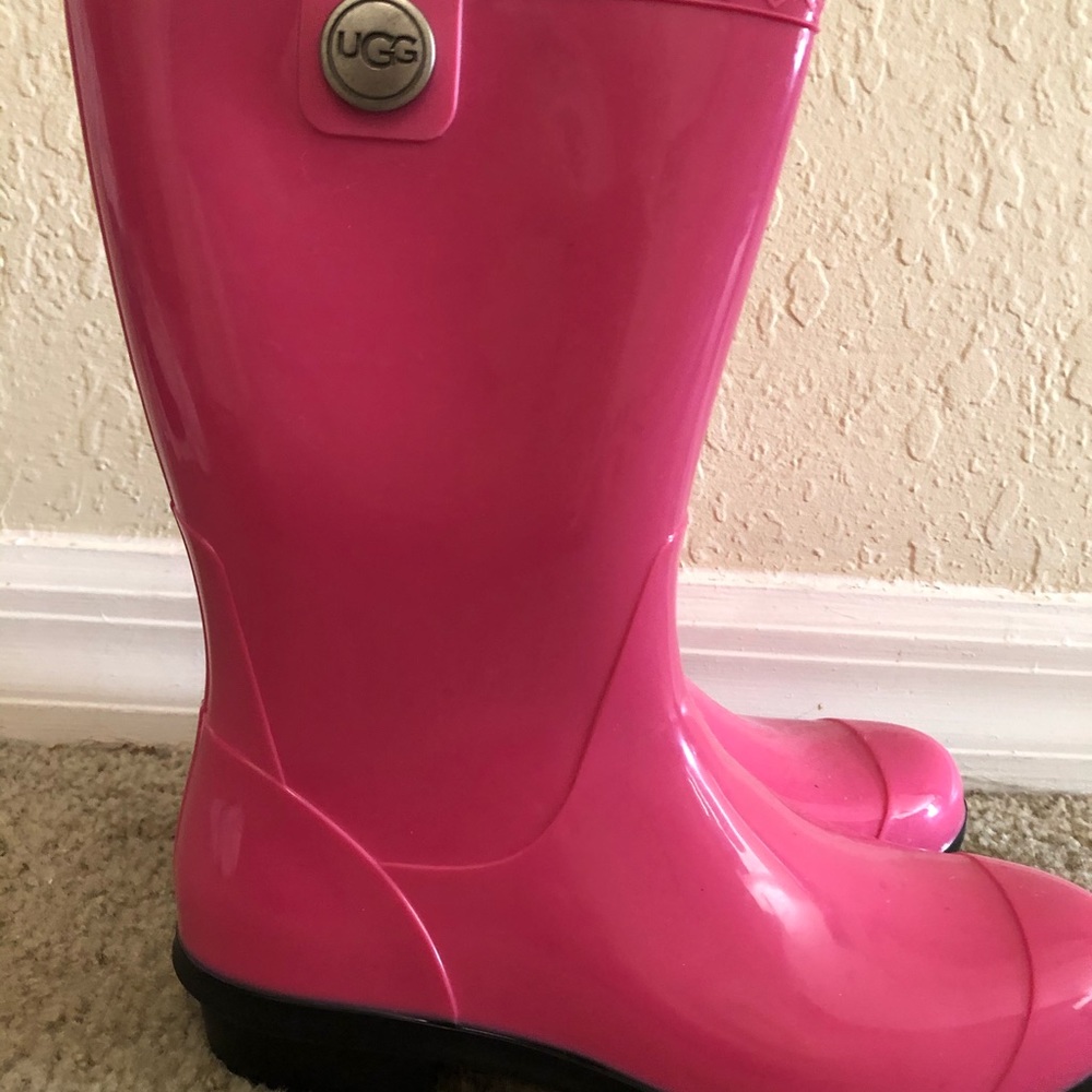 AUTHENTIC UGG RAIN BOOTS
